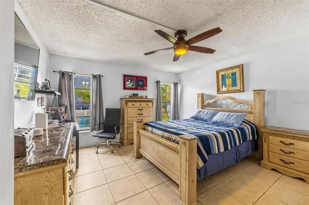 For Sale: $335,000 (3 beds, 2 baths, 1600 Square Feet)