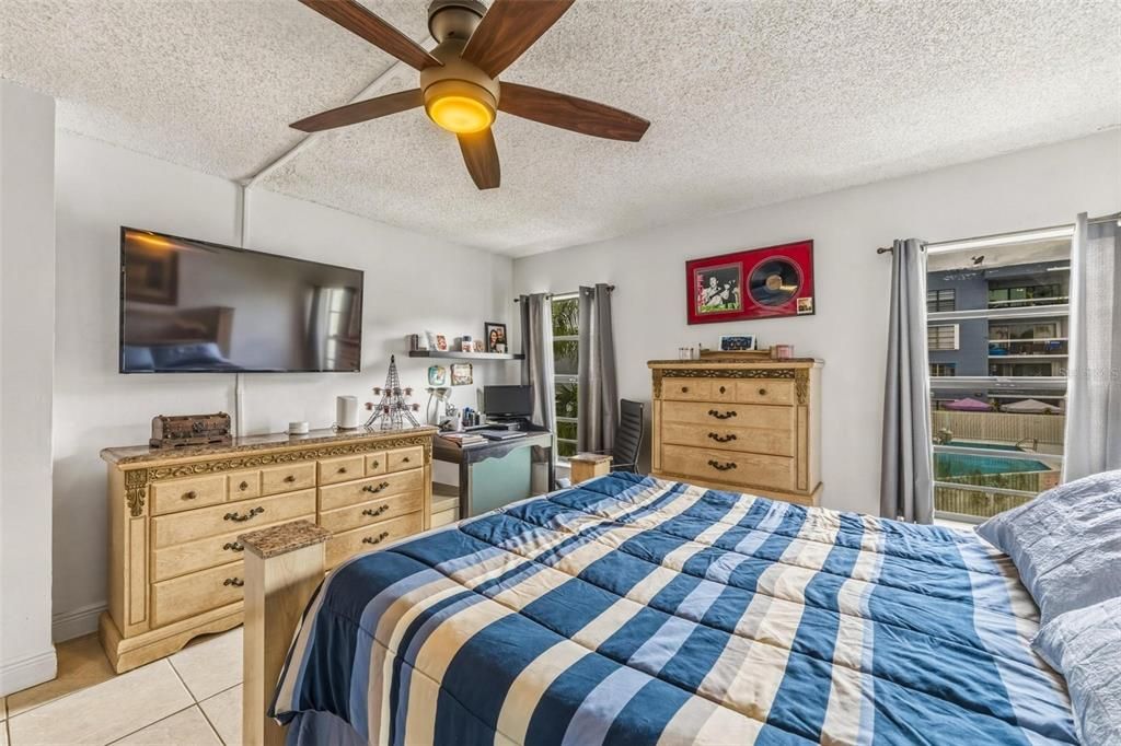For Sale: $335,000 (3 beds, 2 baths, 1600 Square Feet)