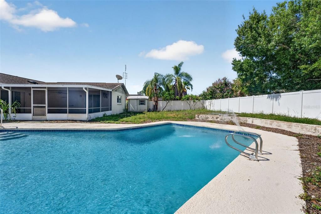 For Sale: $450,000 (4 beds, 2 baths, 1705 Square Feet)