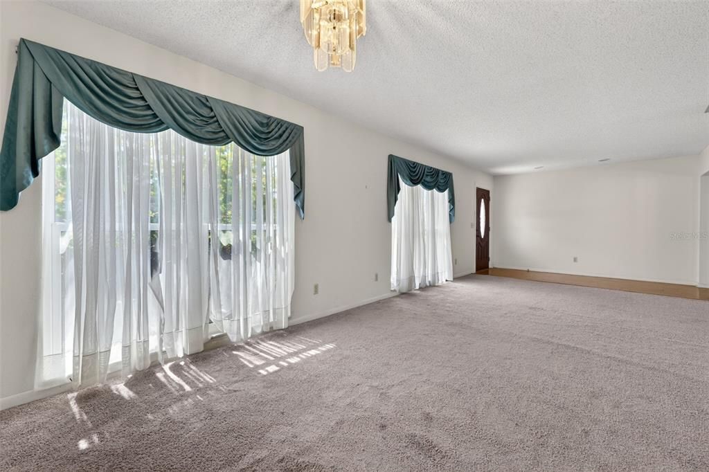 For Sale: $450,000 (4 beds, 2 baths, 1705 Square Feet)