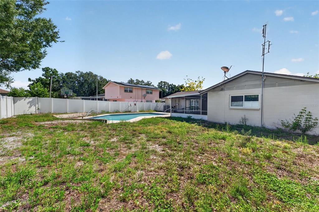For Sale: $450,000 (4 beds, 2 baths, 1705 Square Feet)