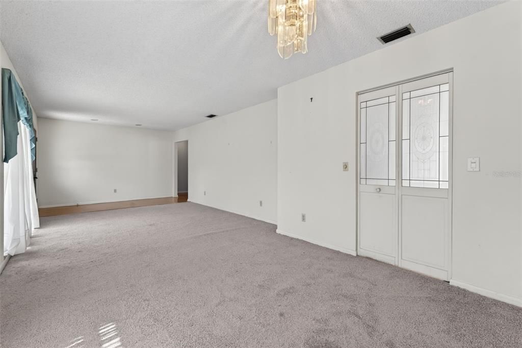For Sale: $450,000 (4 beds, 2 baths, 1705 Square Feet)