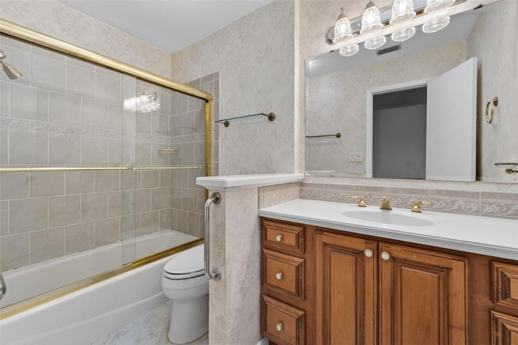 For Sale: $450,000 (4 beds, 2 baths, 1705 Square Feet)