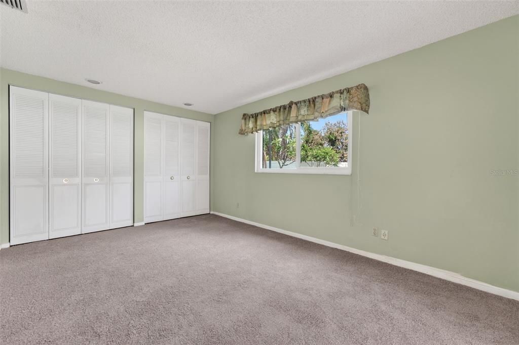 For Sale: $450,000 (4 beds, 2 baths, 1705 Square Feet)