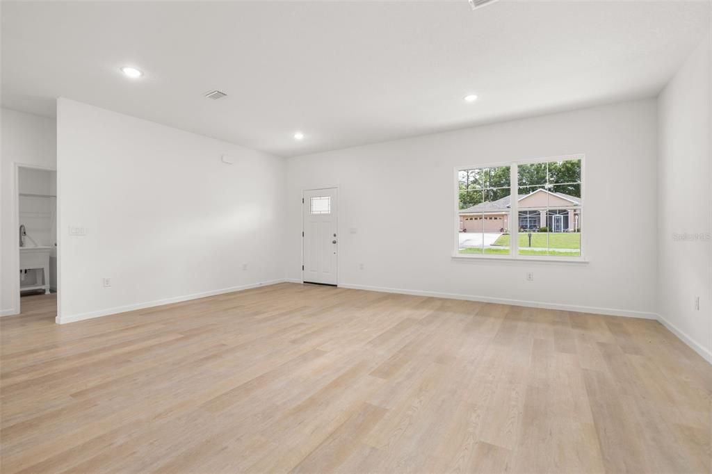 For Sale: $285,000 (3 beds, 2 baths, 1663 Square Feet)