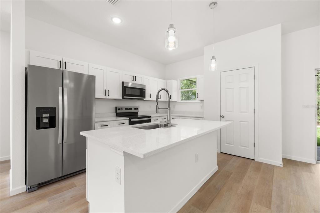 For Sale: $285,000 (3 beds, 2 baths, 1663 Square Feet)