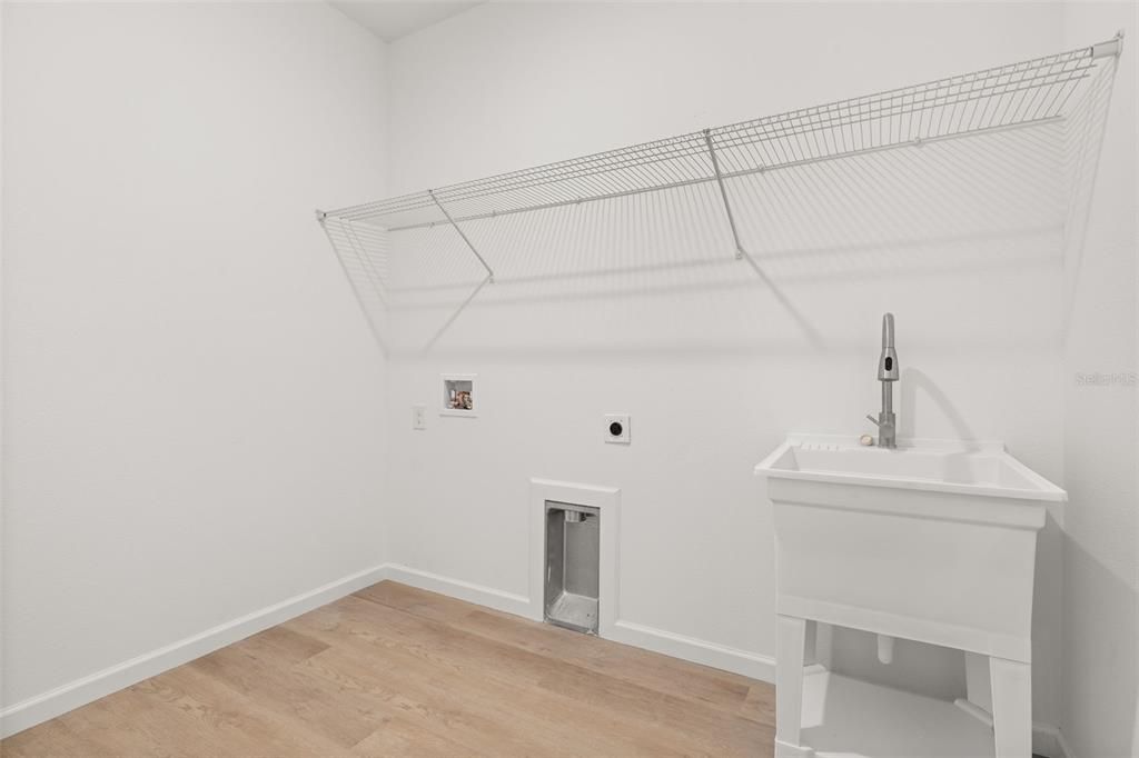 For Sale: $285,000 (3 beds, 2 baths, 1663 Square Feet)