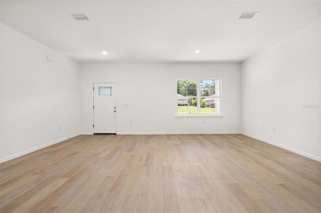 For Sale: $285,000 (3 beds, 2 baths, 1663 Square Feet)