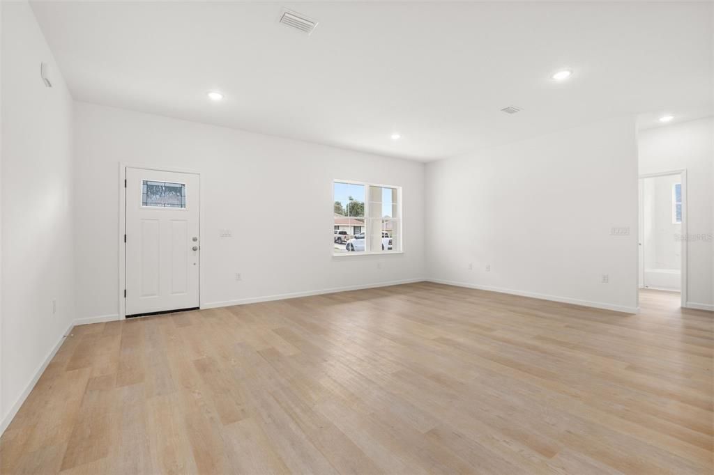 For Sale: $285,000 (3 beds, 2 baths, 1663 Square Feet)
