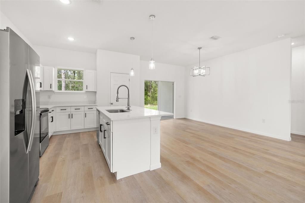 For Sale: $285,000 (3 beds, 2 baths, 1663 Square Feet)