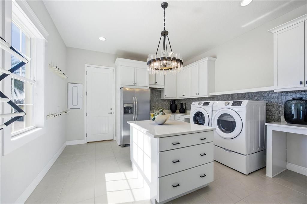 For Sale: $2,199,000 (3 beds, 3 baths, 3459 Square Feet)