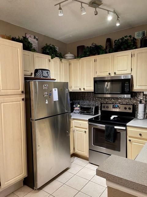 В аренду: $1,495 (1 спален, 1 ванн, 896 Квадратных фут)