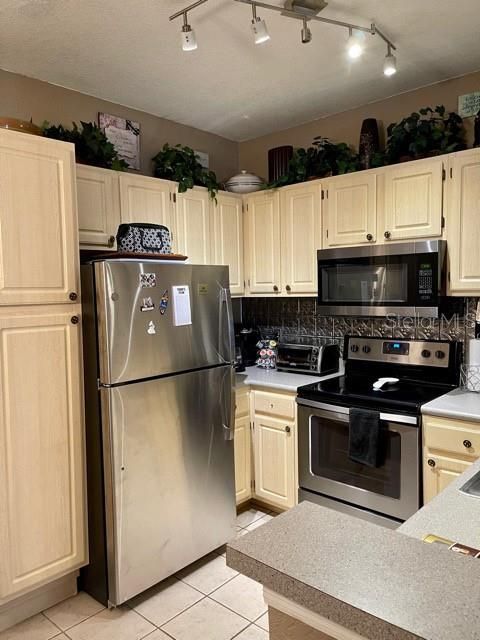 В аренду: $1,495 (1 спален, 1 ванн, 896 Квадратных фут)