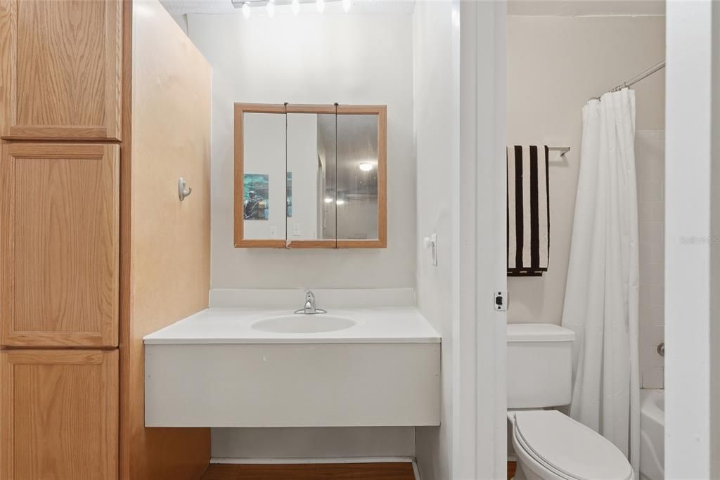 На продажу: $69,500 (1 спален, 1 ванн, 876 Квадратных фут)