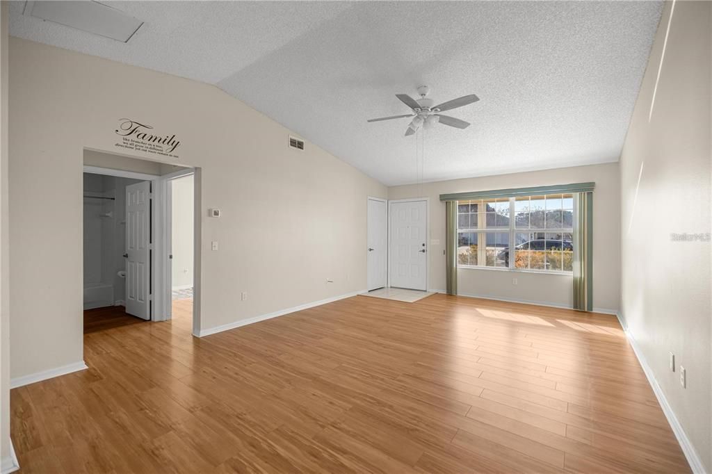 For Rent: $1,500 (2 beds, 2 baths, 1420 Square Feet)