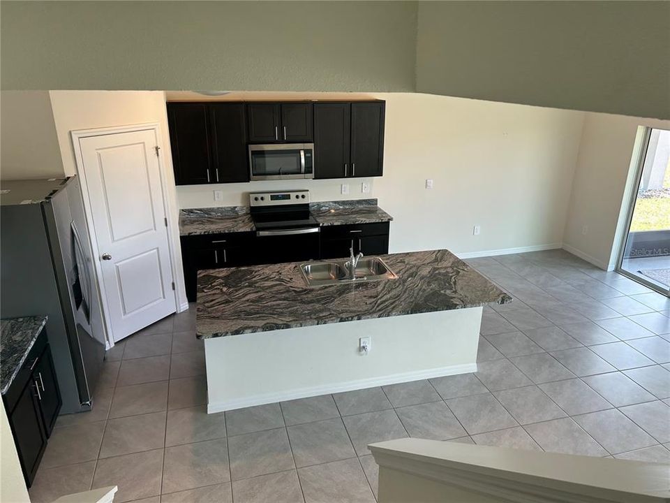 В аренду: $3,350 (5 спален, 3 ванн, 2605 Квадратных фут)