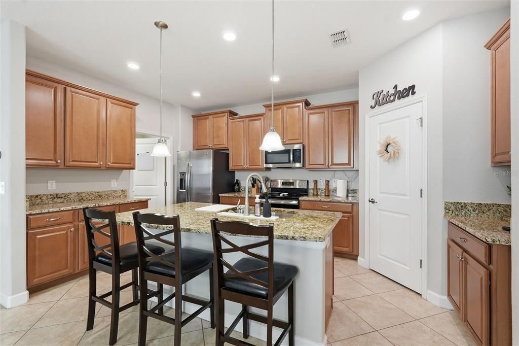 For Sale: $399,900 (4 beds, 3 baths, 2076 Square Feet)