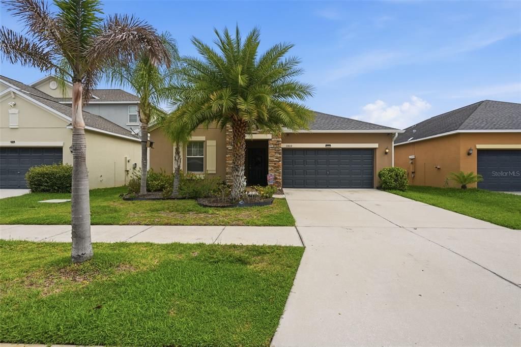 For Sale: $399,900 (4 beds, 3 baths, 2076 Square Feet)
