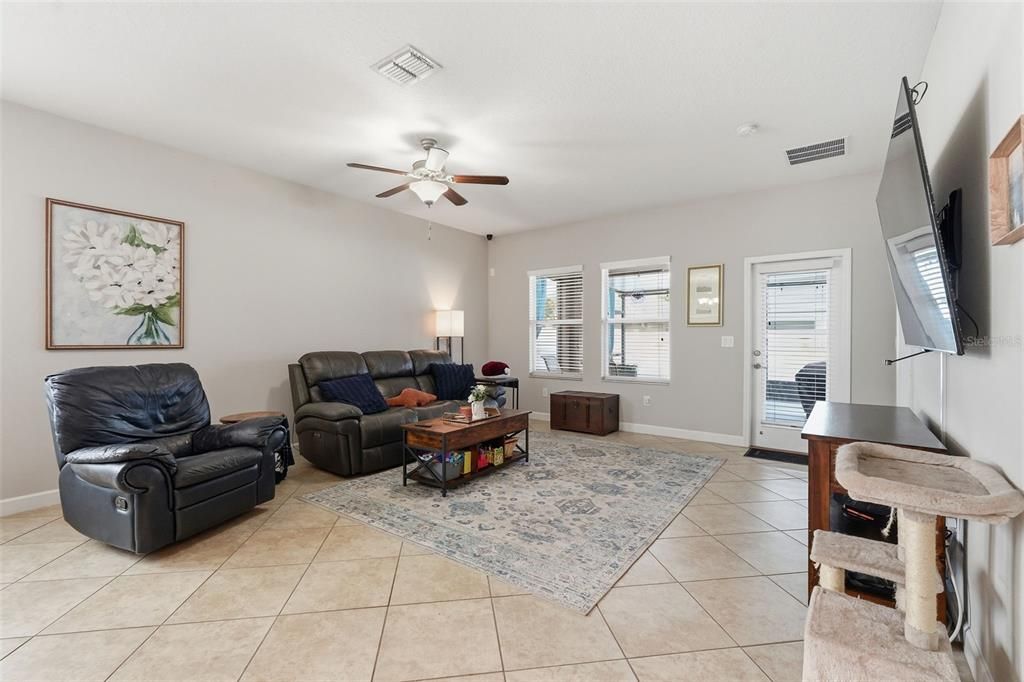 For Sale: $399,900 (4 beds, 3 baths, 2076 Square Feet)