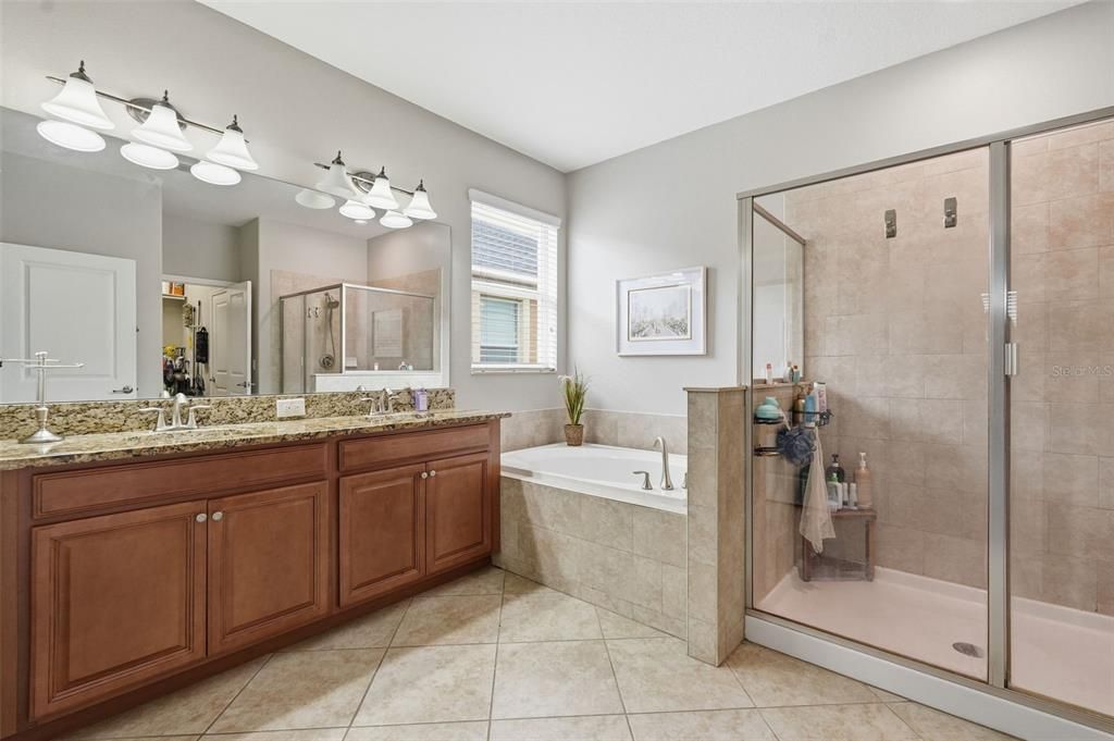 For Sale: $399,900 (4 beds, 3 baths, 2076 Square Feet)