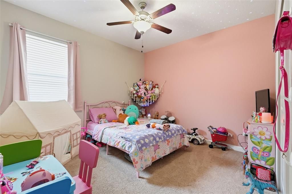 For Sale: $399,900 (4 beds, 3 baths, 2076 Square Feet)