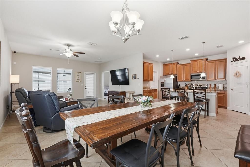 For Sale: $399,900 (4 beds, 3 baths, 2076 Square Feet)