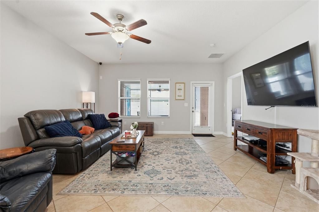 For Sale: $399,900 (4 beds, 3 baths, 2076 Square Feet)