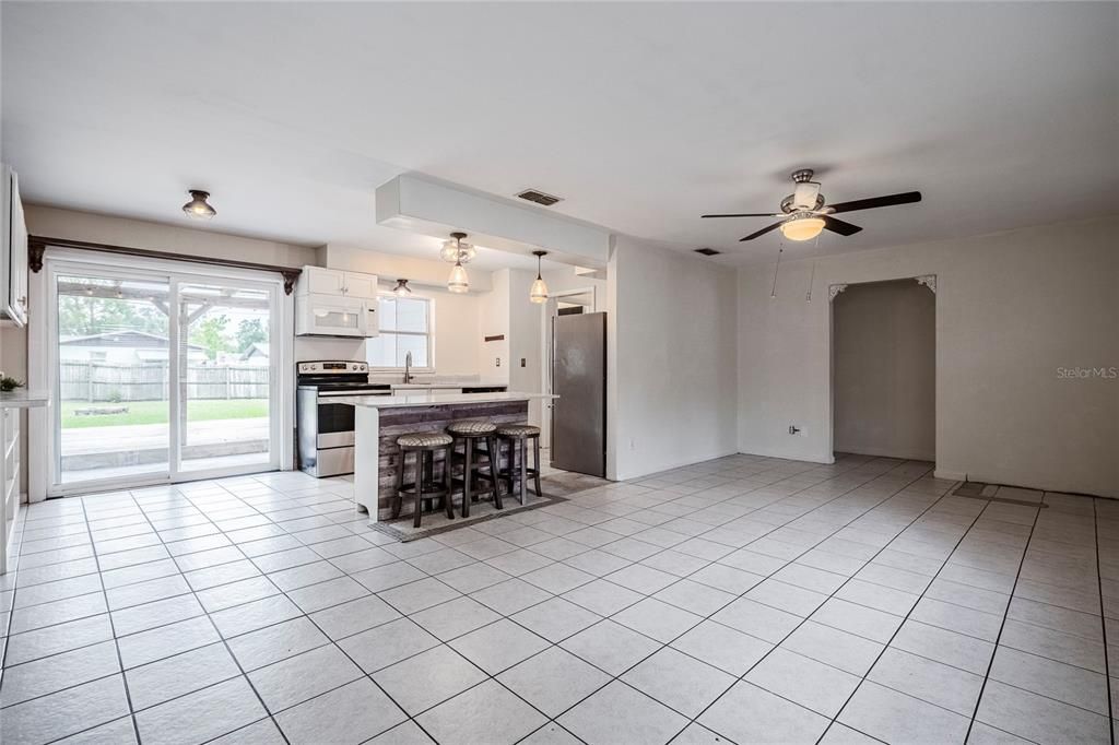 For Sale: $265,900 (3 beds, 1 baths, 1133 Square Feet)