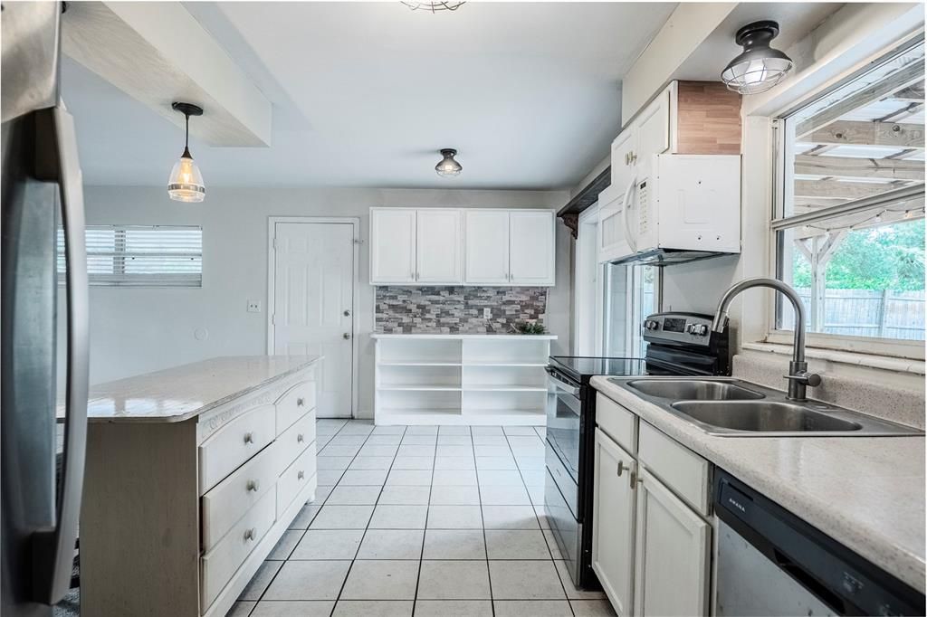 For Sale: $265,900 (3 beds, 1 baths, 1133 Square Feet)