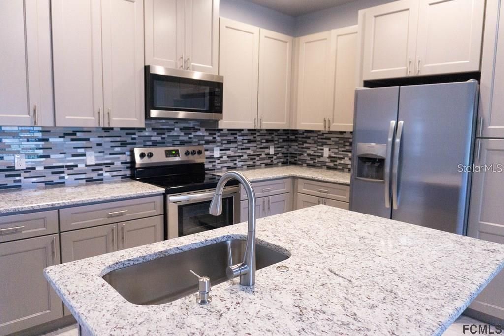 For Rent: $1,800 (3 beds, 2 baths, 1185 Square Feet)