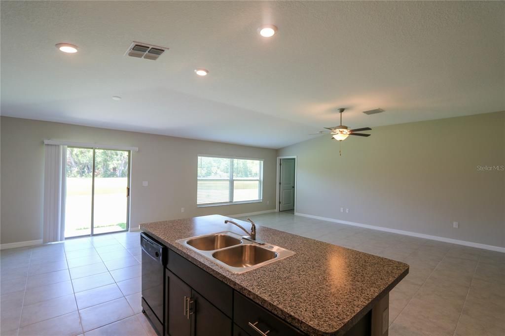 For Sale: $380,000 (4 beds, 2 baths, 1936 Square Feet)