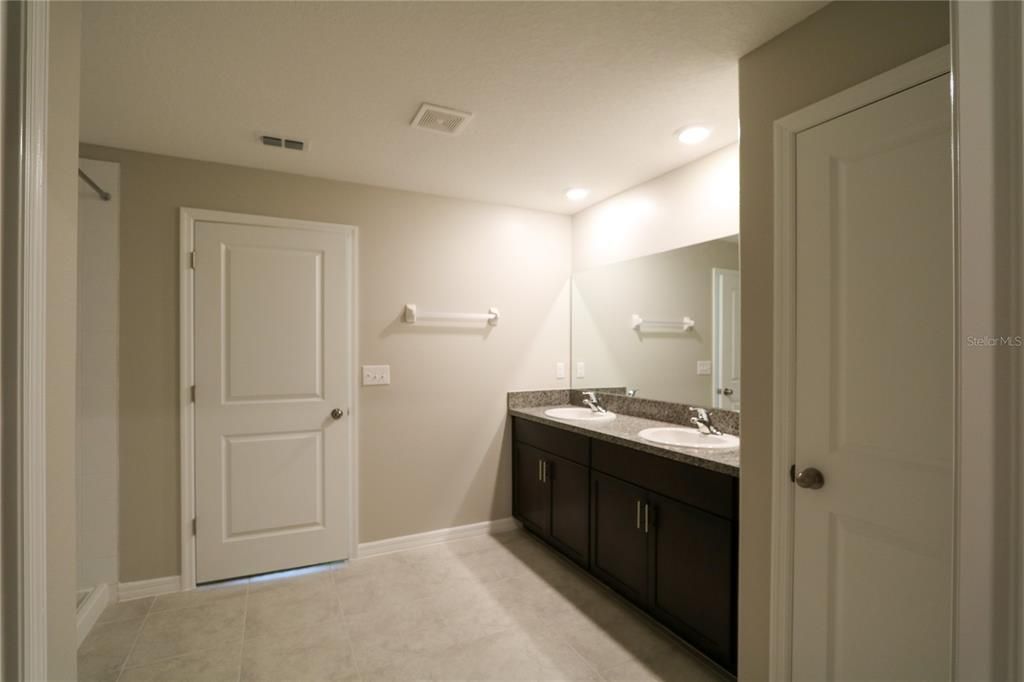 For Sale: $380,000 (4 beds, 2 baths, 1936 Square Feet)