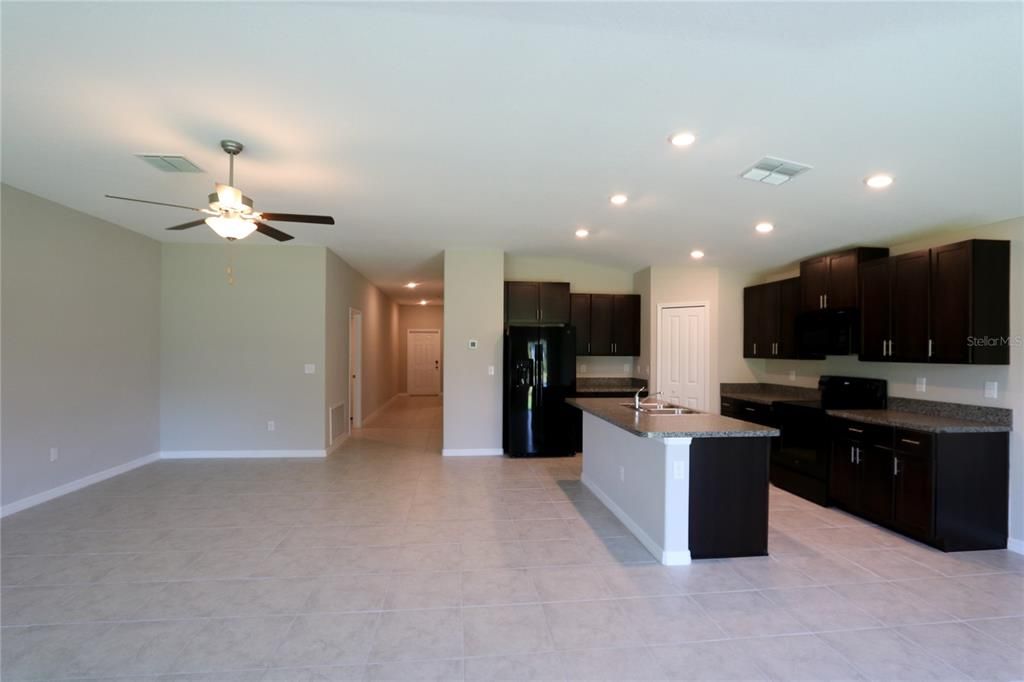 For Sale: $380,000 (4 beds, 2 baths, 1936 Square Feet)