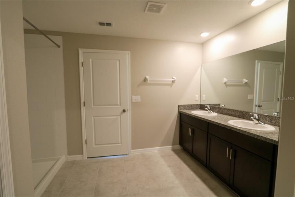 For Sale: $380,000 (4 beds, 2 baths, 1936 Square Feet)