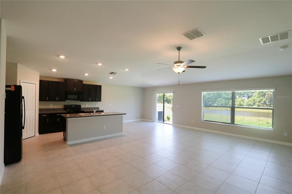 For Sale: $380,000 (4 beds, 2 baths, 1936 Square Feet)