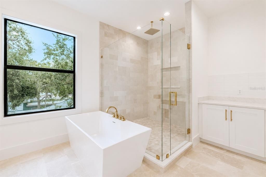 For Sale: $2,249,000 (5 beds, 4 baths, 4152 Square Feet)