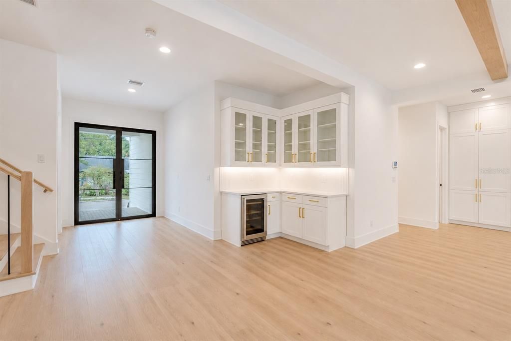 For Sale: $2,249,000 (5 beds, 4 baths, 4152 Square Feet)