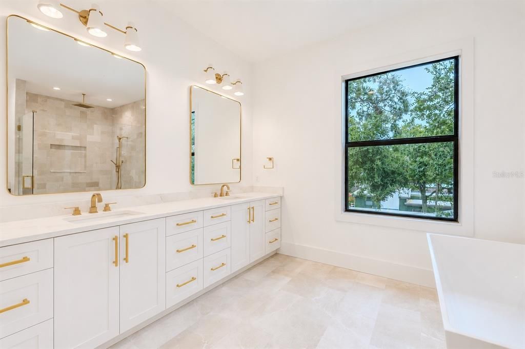 For Sale: $2,249,000 (5 beds, 4 baths, 4152 Square Feet)