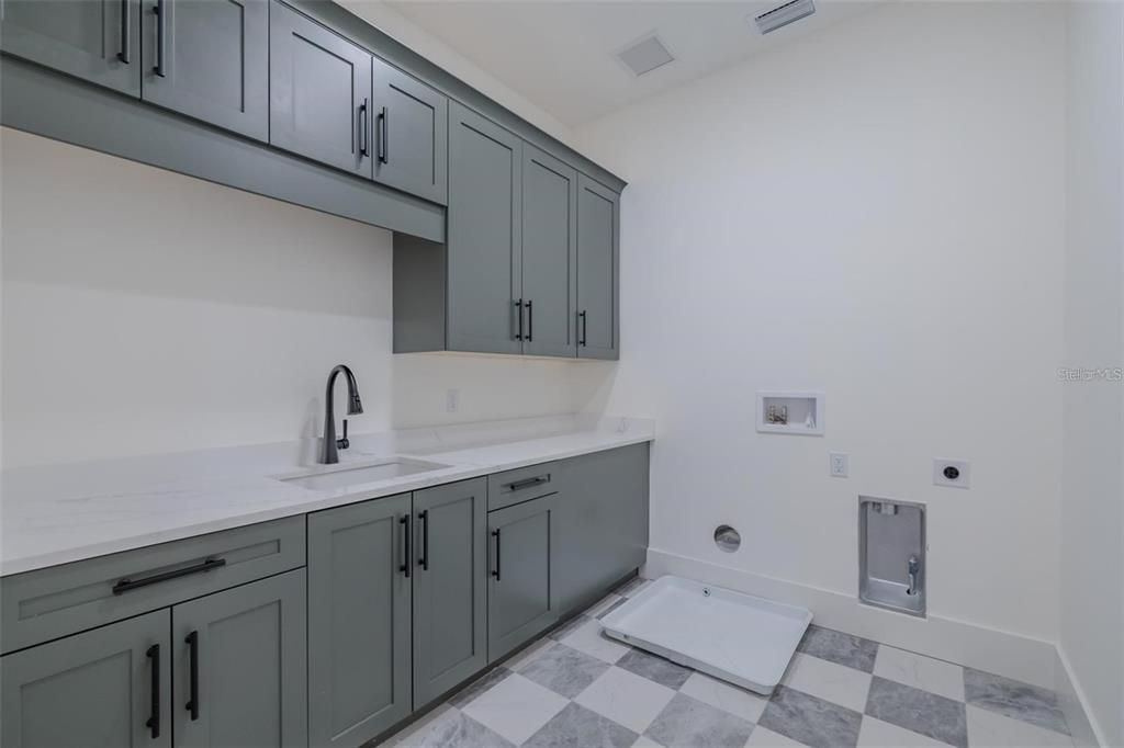 For Sale: $2,249,000 (5 beds, 4 baths, 4152 Square Feet)
