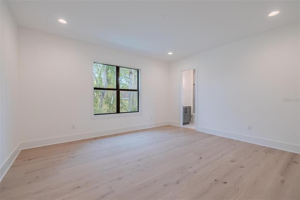 For Sale: $2,249,000 (5 beds, 4 baths, 4152 Square Feet)
