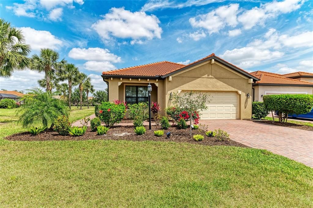 For Sale: $469,000 (2 beds, 2 baths, 1908 Square Feet)