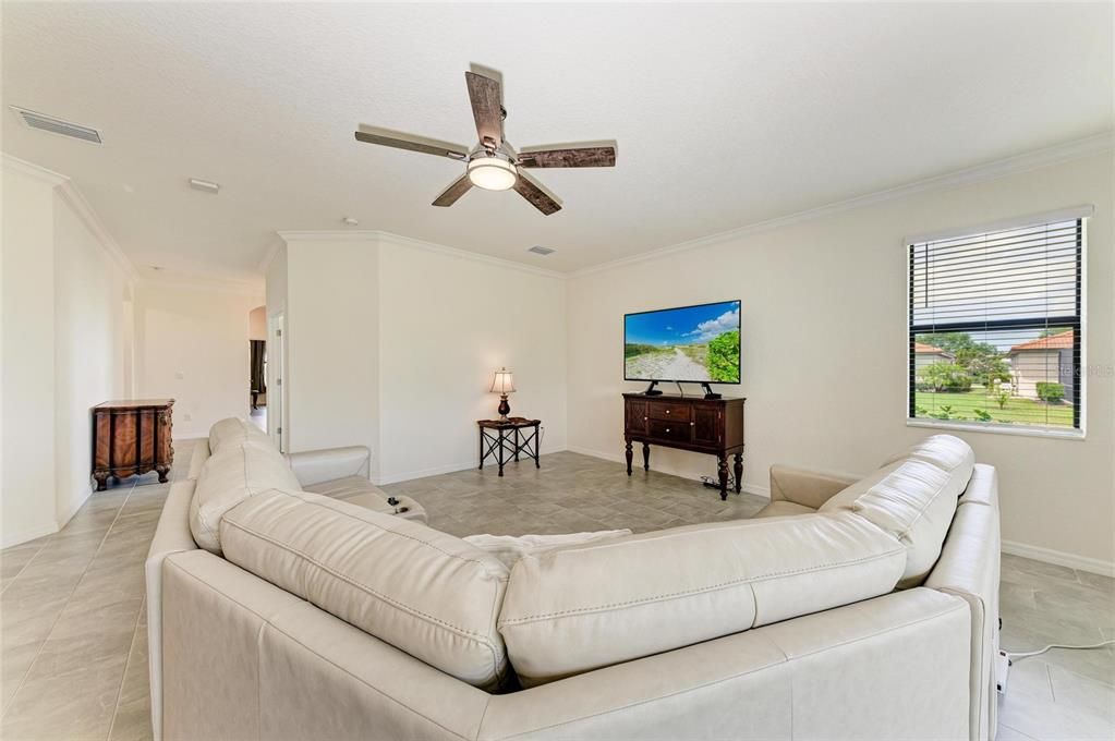 For Sale: $469,000 (2 beds, 2 baths, 1908 Square Feet)