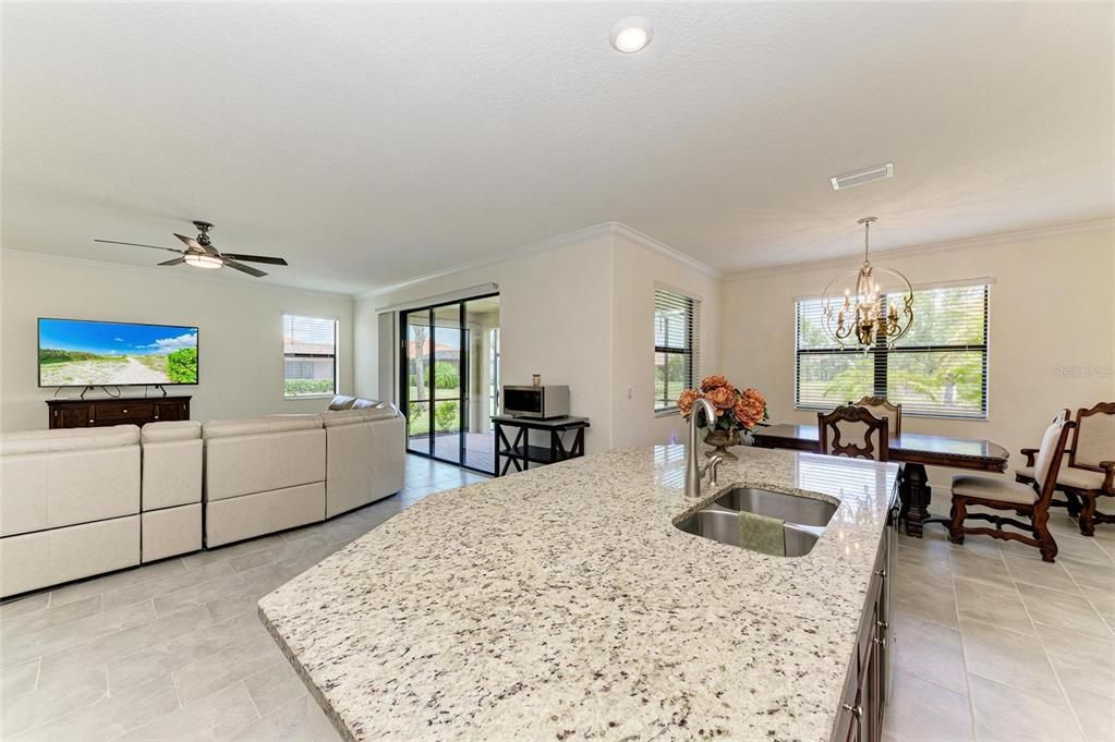 For Sale: $469,000 (2 beds, 2 baths, 1908 Square Feet)