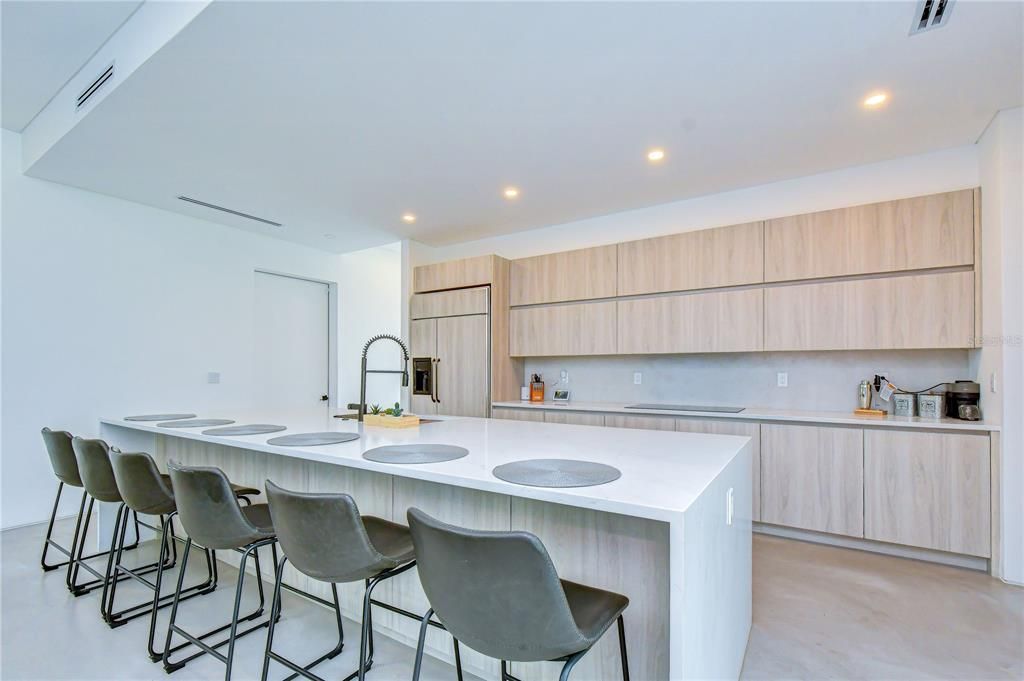 En Venta: $880,000 (4 camas, 3 baños, 3014 Pies cuadrados)