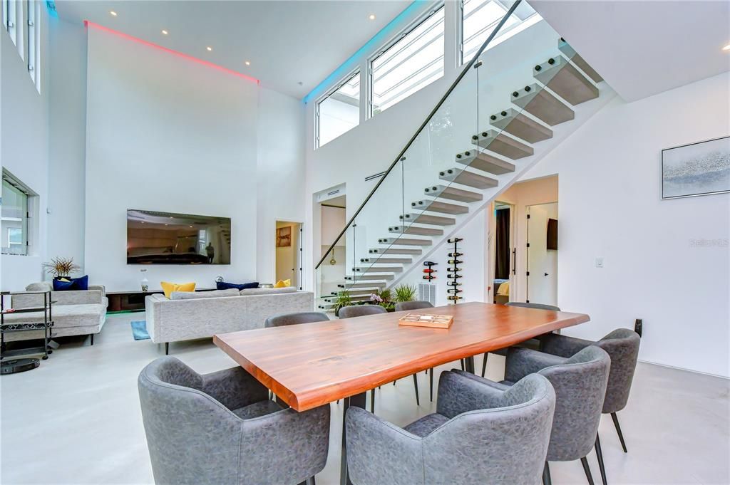 En Venta: $880,000 (4 camas, 3 baños, 3014 Pies cuadrados)