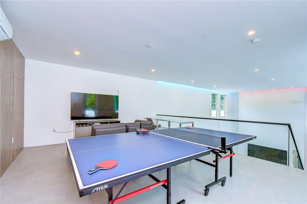 En Venta: $880,000 (4 camas, 3 baños, 3014 Pies cuadrados)