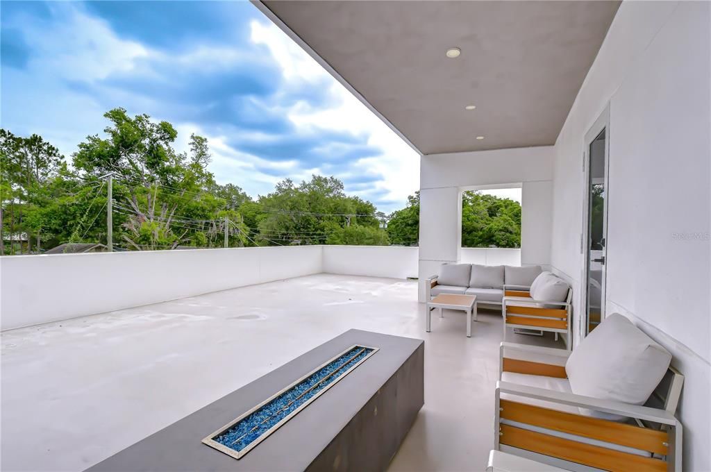 En Venta: $880,000 (4 camas, 3 baños, 3014 Pies cuadrados)