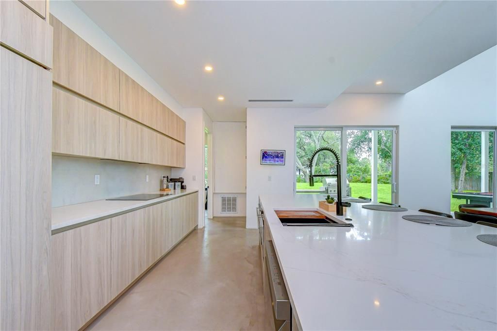 En Venta: $880,000 (4 camas, 3 baños, 3014 Pies cuadrados)