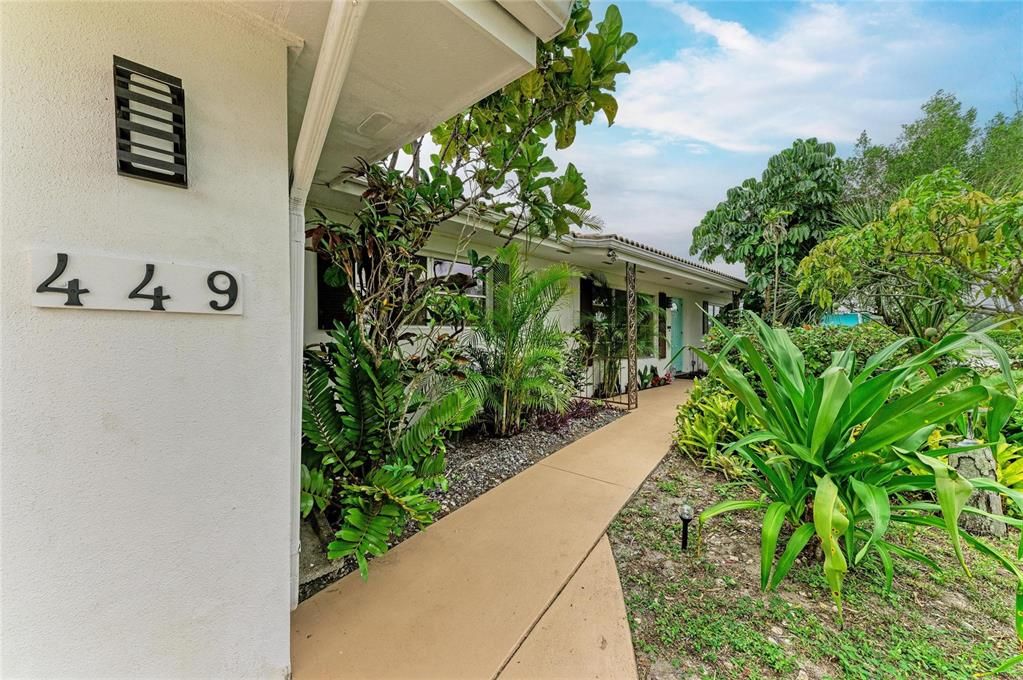 For Sale: $449,000 (3 beds, 2 baths, 1696 Square Feet)