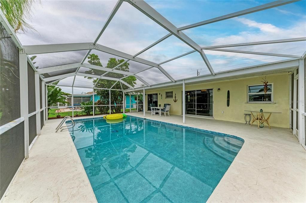 For Sale: $449,000 (3 beds, 2 baths, 1696 Square Feet)